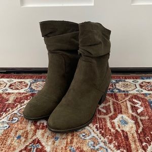 rocket dog olive slouchy booties size 6